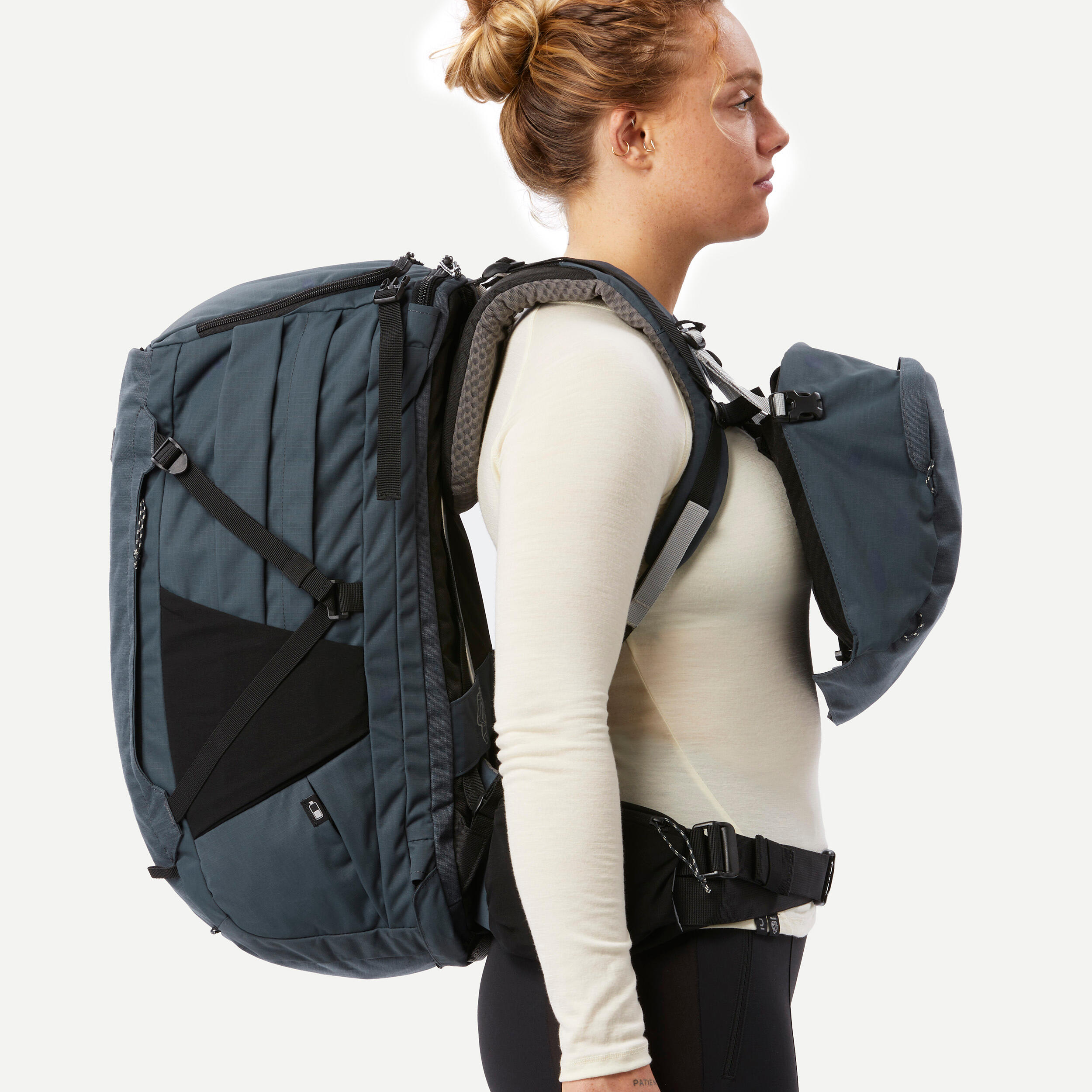 decathlon-zaino-viaggio-132pxm-1.jpg Zaino trekking donna TRAVEL 900 50+6L grigio - immagine 1