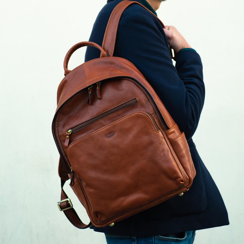zaino-uomo-in-pelle-953lfl-1.jpg Zaino uomo in pelle super accessoriato per tempo libero e viaggio "Roccatederighi" - immagine 1